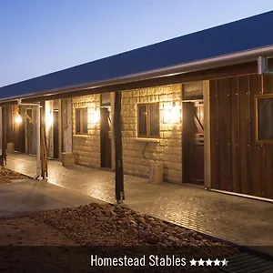 https://kinnon-co-outback-accommodation.queenslandhotels.net