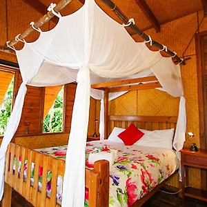 https://1770-beach-shacks.queenslandhotels.net